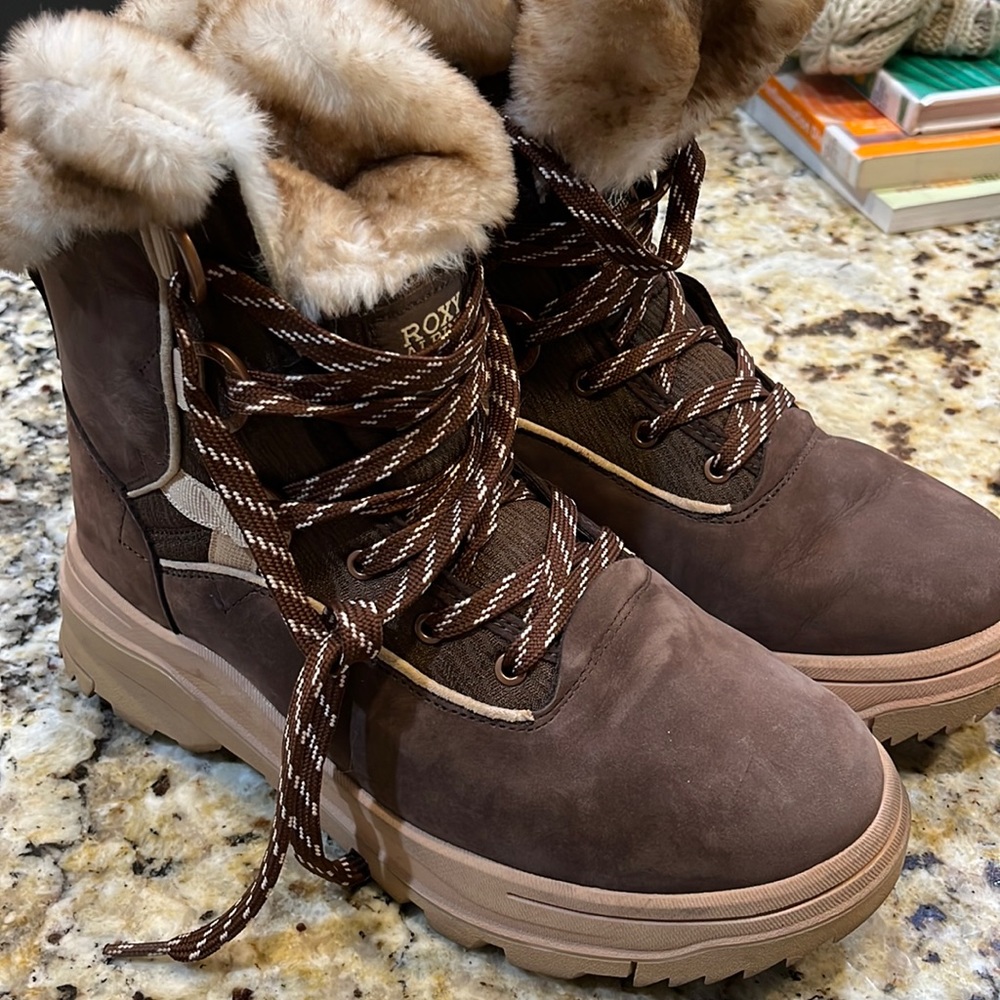 Waterproof Roxy Shoreline to Alpine Boots Size 8